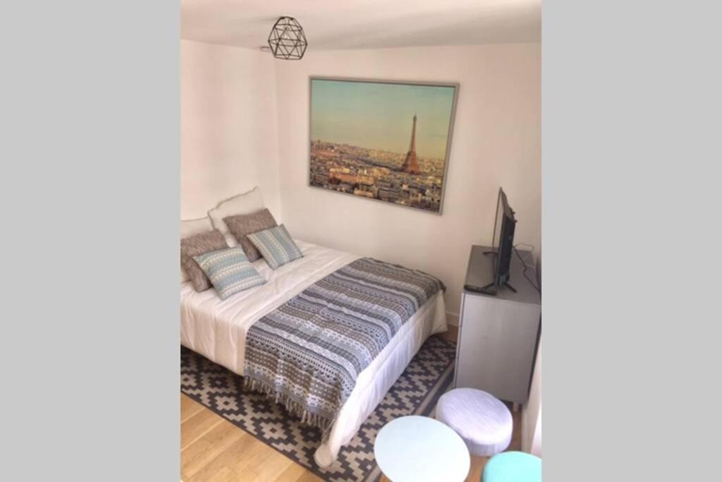 French Typical Apartment Paris Exterior foto